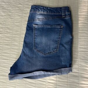 Refuge Jean shorts Women’s size 14